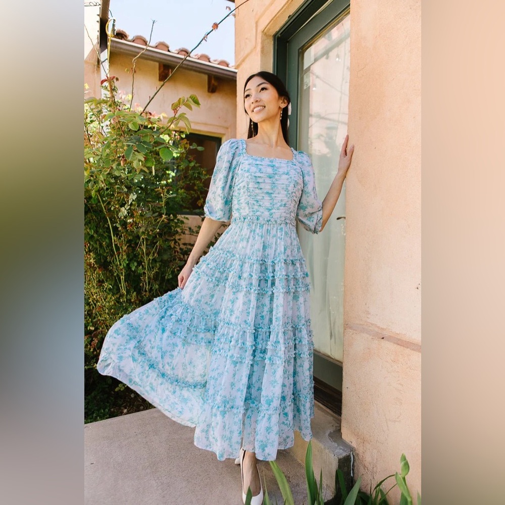 Ivy City Co Aniston Dress Floral Blue and White Dress midi